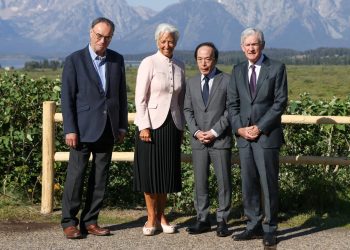 تحذيرات من البنوك المركزية: شيخوخة السكان ونقص العمالة يعرقلان النمو