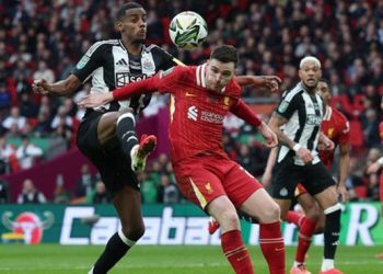 قمة منتظرة تجمع حامل اللقب ليفربول ونيوكاسل في الدوري الإنكليزي لكرة القدم