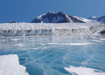 دراسة أسترالية تحذر من انهيار الغطاء الجليدي غرب القارة القطبية الجنوبية