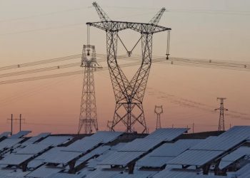 من العنبر إلى الذكاء الاصطناعي: رحلة الكهرباء التي صنعت الحضارة