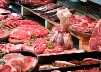 الإفراط في تناول اللحوم الحمراء يؤثر على شريان رئيسي بالقلب