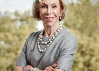 قصة نجاح .. لورين ليختمان مليارديرة عصامية تركت إرثاً رياضياً واجتماعياً