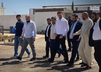 نائب وزير الاقتصاد والصناعة يطلع على واقع المناطق الصناعية في الباب والراعي