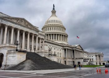 ترامب يلتقي قيادات الكونغرس قبل ساعات من إغلاق حكومي محتمل