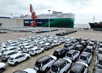 الصين تغرق العالم بالصادرات الرخيصة بعد الرسوم الجمركية