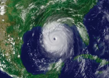 أكثر الظواهر الجوية تكلفة.. لماذا أصبحت الأعاصير أشد فتكا؟