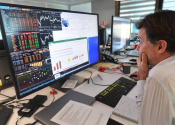 ديون فرنسا في قبضة الأجانب… بين الثقة الدولية والقلق السيادي