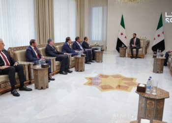 الرئيس الشرع يستقبل رجل الأعمال الإماراتي خلف الحبتور لبحث فرص الاستثمار في سوريا