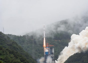 الصين تنجح بإطلاق قمرين اصطناعيين جديدين للتحقق من تكنولوجيات رصد الأرض