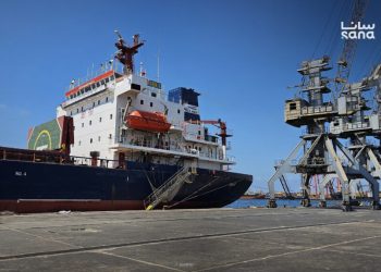 تفريغ باخرة خامسة محمّلة بـ15 ألف طن قمح في مرفأ اللاذقية وسط رقابة مشددة