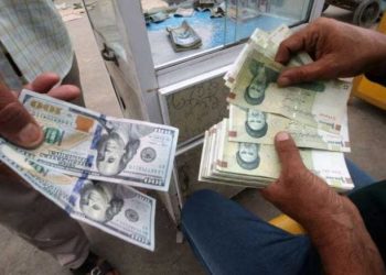 العملة الوطنية في إيران تبلغ أدنى مستوياتها أمام الدولار بعد إعادة فرض العقوبات العالم الاقتصادي- رصد