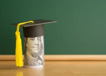 أبرز 10 منح مجانية للدراسات العليا في جامعات أميركا وأوروبا والعالم
