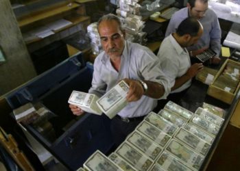 تأرجح بلا انهيار وثبات بلا استقرار.. قراءة في مسار الليرة السورية