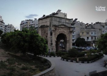قوس النصر باللاذقية… معلم روماني يحاكي ذاكرة المدينة القديمة