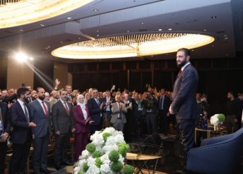 الرئيس الشرع يلتقي وفد الجالية السورية في الولايات المتحدة- صور