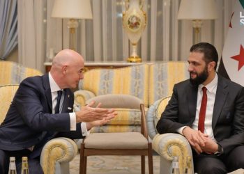 الرئيس الشرع يعقد لقاءً مع رئيس الاتحاد الدولي لكرة القدم