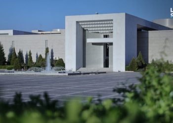 الرئيس الشرع يصدر مرسوماً يقضي بمنح ترفع إداري لطلاب الجامعات
