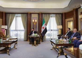 الرئيس الشرع يعقد جلسةً مع رئيس مجلس الأعمال السعودي–السوري