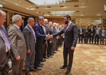 الرئيس الشرع يلتقي وفداً من الجالية السورية في روسيا