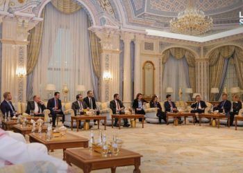 الرئيس الشرع يجتمع مع مستثمرين دوليين على هامش أعمال مؤتمر مبادرة مستقبل الاستثمار