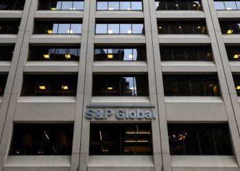 ستاندرد أند بورز ترفع التصنيف الائتماني لـ مصر