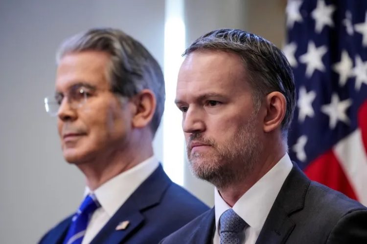 جيميسون جرير (يمين) مع سكوت بيسنت يقودان المفاوضات التجارية مع الصين (رويترز)