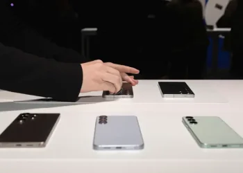 لون جديد متوقع لهاتف “Galaxy S26 Ultra” يثير ضجة والسبب “أبل”