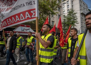 صراع الأجور والعمل يشتعل من نيودلهي إلى أثينا