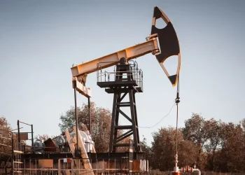 ارتفاع أسعار النفط فوق مستوى 63 دولاراً