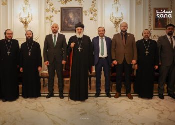وزير الطوارئ يبحث مع البطريرك أفرام الثاني تعزيز التعاون المجتمعي