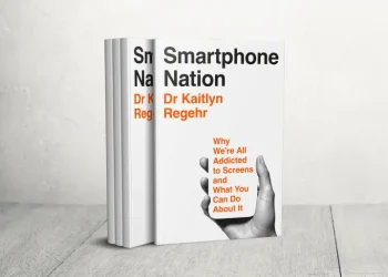 أمة الهواتف الذكية.. كتاب يستكشف أسباب “إدمان الشاشات” وكيفية العلاج
