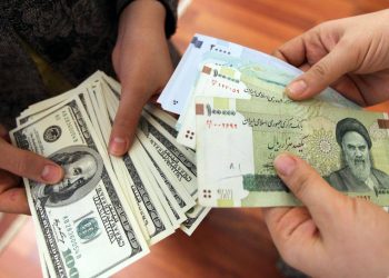 إيران تحذف 4 أصفار من عملتها لمواجهة الانهيار الاقتصادي