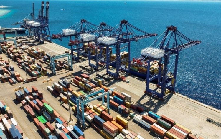 بوابة لوجتسية وتجارية أكثر من مهمة