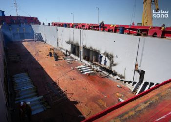 كوادر وطنية تحوّل باخرة تجارية إلى باخرة للمواشي في ميناء بانياس