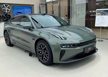 الصين تتحدى تسلا وتكشف عن سيارة بمدى 800 كم وشحن في 7 دقائق فقط