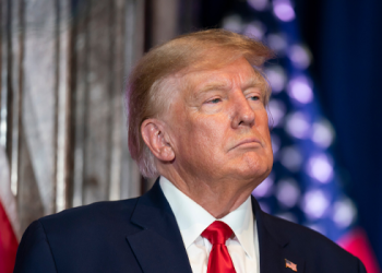 ترامب يفرض رسوماً جمركية إضافية بنسبة 100% على الصين