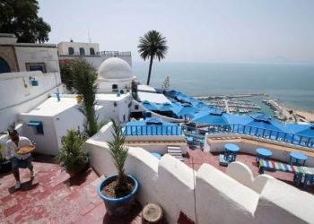 عائدات السياحة وتحويلات المغتربين تتجاوز خدمة الدين الخارجي في تونس