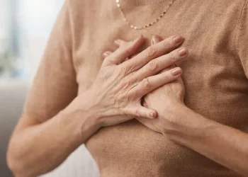 4 علامات تحذيرية تظهر إحداها قبل 99.6% من النوبات القلبية