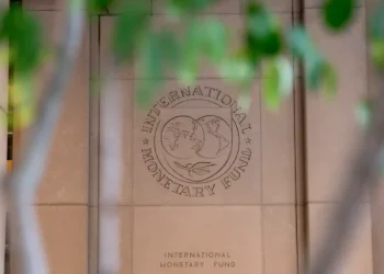 الاقتصاد العالمي في مواجهة الرسوم الجمركية وفقاعة الذكاء الاصطناعي والديون