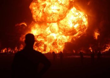 اندلاع حريق في مصفاة نفطية لشركة شيفرون بأمريكا