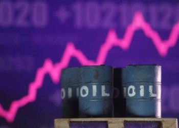النفط يهبط بفعل مخاوف تخمة المعروض بعد قرار أوبك+