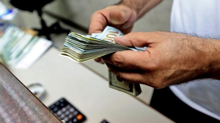 ما مصير ودائع السوريين في المصارف اللبنانية (غيتي)