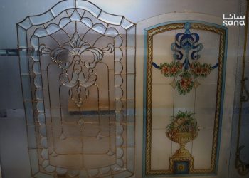 الزجاج المعشّق… حرفة دمشقية تقاوم الاندثار وتوظف التكنولوجيا للدقة والتنوع والمعاصرة