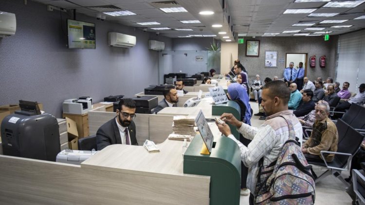 ستصل قيمة الصكوك إلى 200 مليار جنيه بنهاية يونيو 2026، القاهرة في 3 إبريل 2023 (Getty)