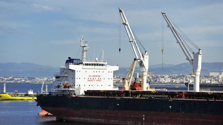 سفينة تجارية في ميناء الجزائر، 30 مارس 2024 (Getty)