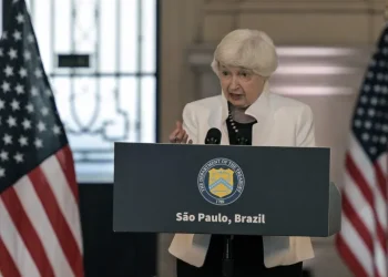 وزيرة سابقة تحذر: أميركا على حافة “تآكل مؤسسي” يهدد الاقتصاد