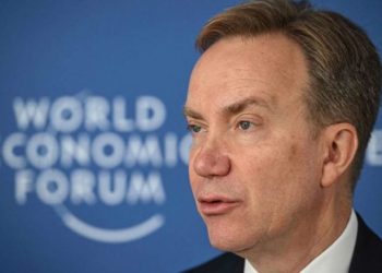 رئيس المنتدى الاقتصادي العالمي يحذر من ثلاث فقاعات اقتصادية محتملة