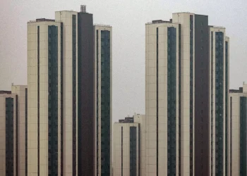 الصين تفحص الأبراج الشاهقة لرصد مخاطر السلامة عقب حريق هونغ كونغ