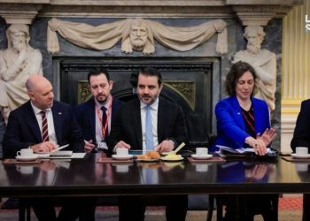 الوزير الشيباني يلتقي بعدد من رجال الأعمال والمستثمرين البريطانيين