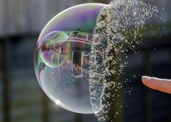 نائب رئيس الفيدرالي: موجة الذكاء الاصطناعي لا تشبه فقاعة الإنترنت